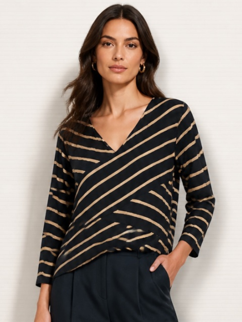 J MCLAUGHLIN Finley Top Catalina Cloth Layered Black Tan V Neck Stretch Medium